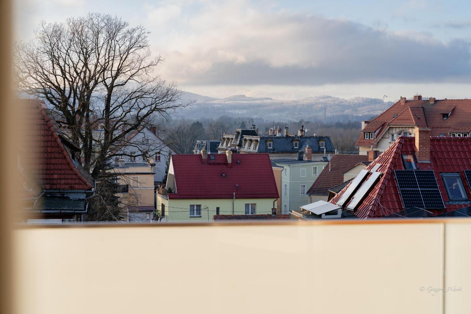 Skyline - Widok Na Sniezke, Blisko Term I Placu Piastowskiego By W Karkonoszach Jelenia Gora